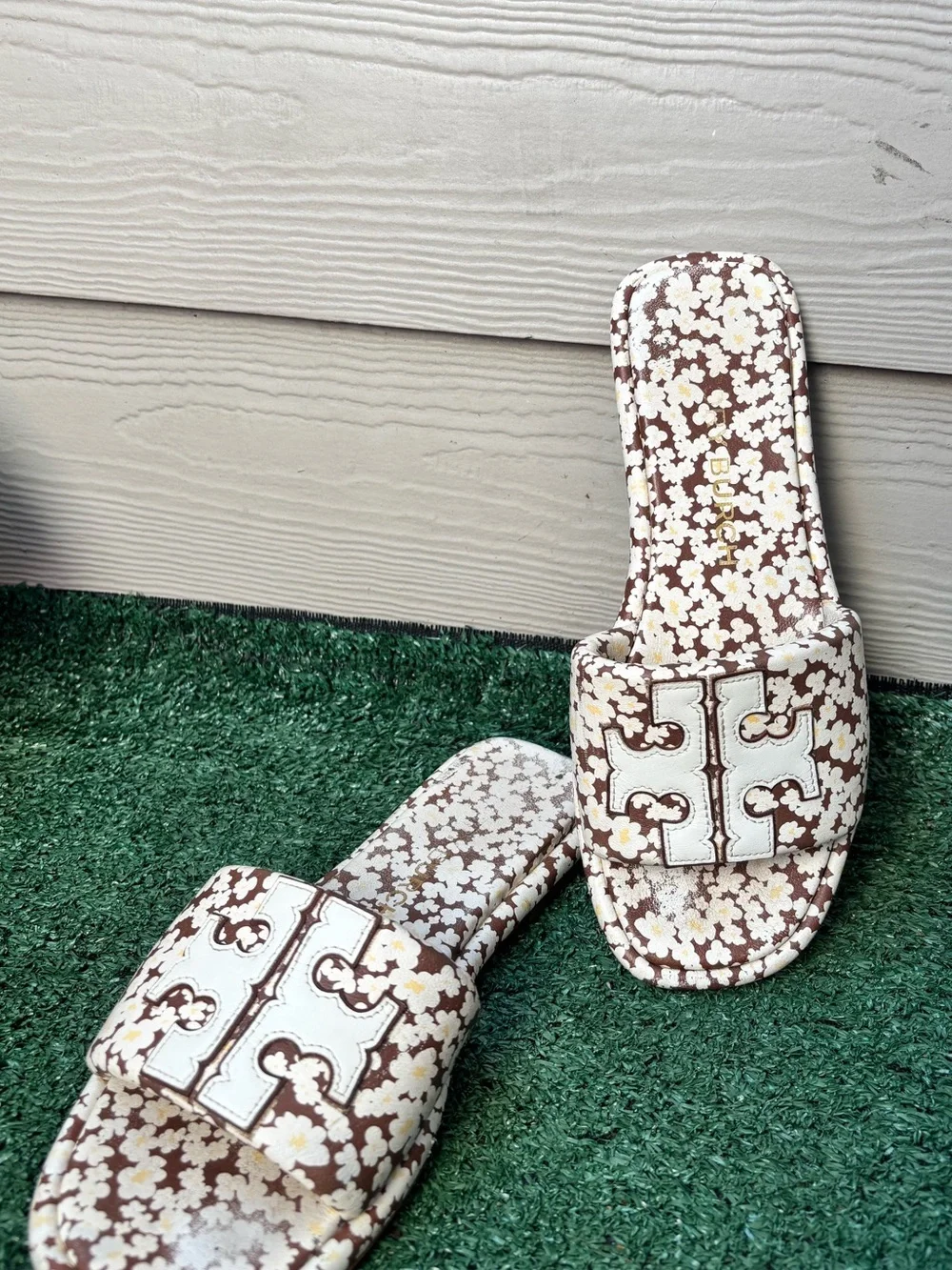 Tory Burch Women’s Brown Floral Slide Sandals with White Logo Accent